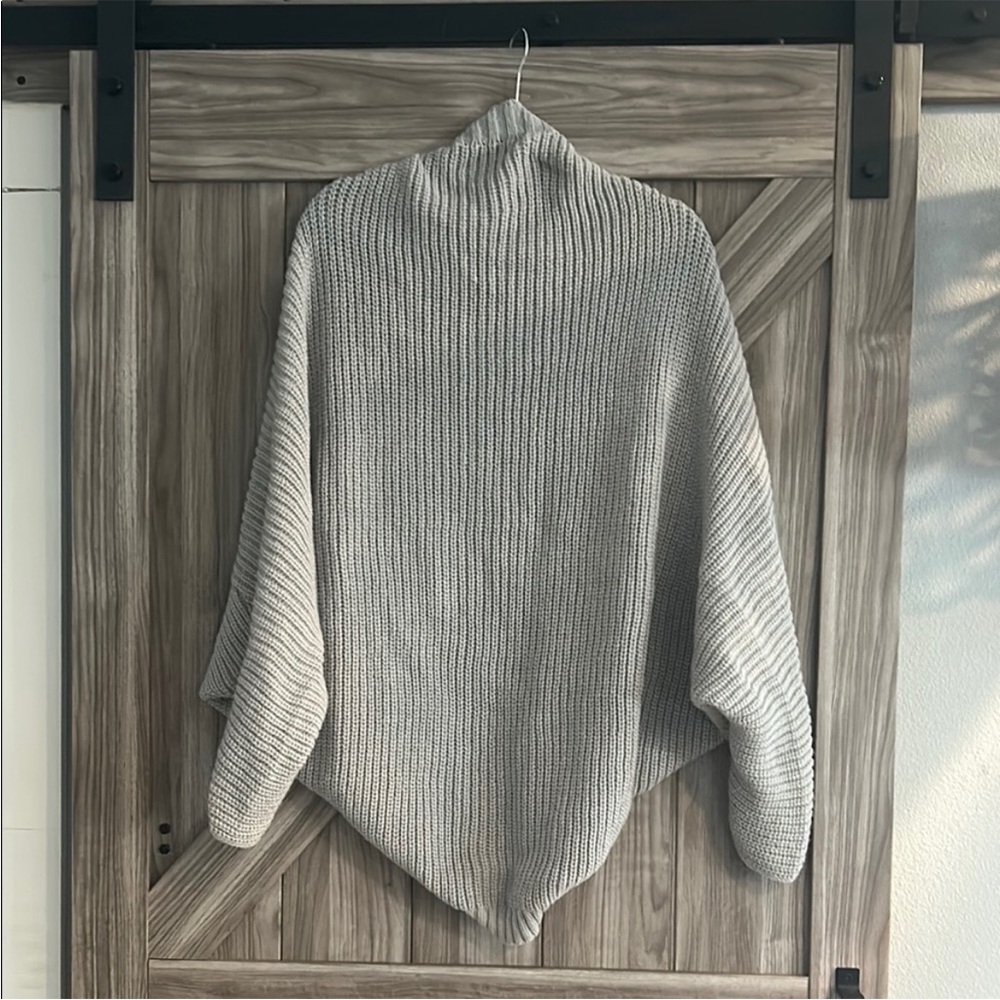 NWOT SHEIN Oversized Cozy Light Gray Women's Sweater/Wrap - Picture 2 of 5